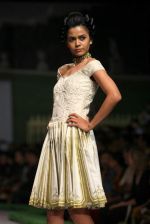 Model walk the ramp for Shantanu Goenka at Wills India Fashion Week 2011 on 10th Oct 2011 (121).JPG